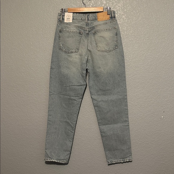 New Zara Classic Mom Fit Jeans - Picture 4 of 5